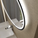 Ovale LED-spiegel gedeeltelijk zwart gelakt F662L4OTL Ovale LED-spiegel gedeeltelijk zwart gelakt F662L4OTL