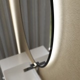 Ovale LED-spiegel met zwarte rand gedeeltelijk gelakt F659L4OTL Ovale LED-spiegel met zwarte rand gedeeltelijk gelakt F659L4OTL